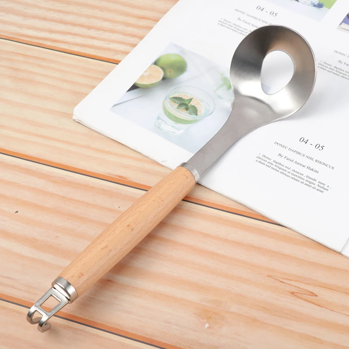 

1Pcs Meatball Maker Stainless Steel Meat Ball Making Spoon Non Slip Wood Handle Hanging Hole Kitchenware for Home Restaurant