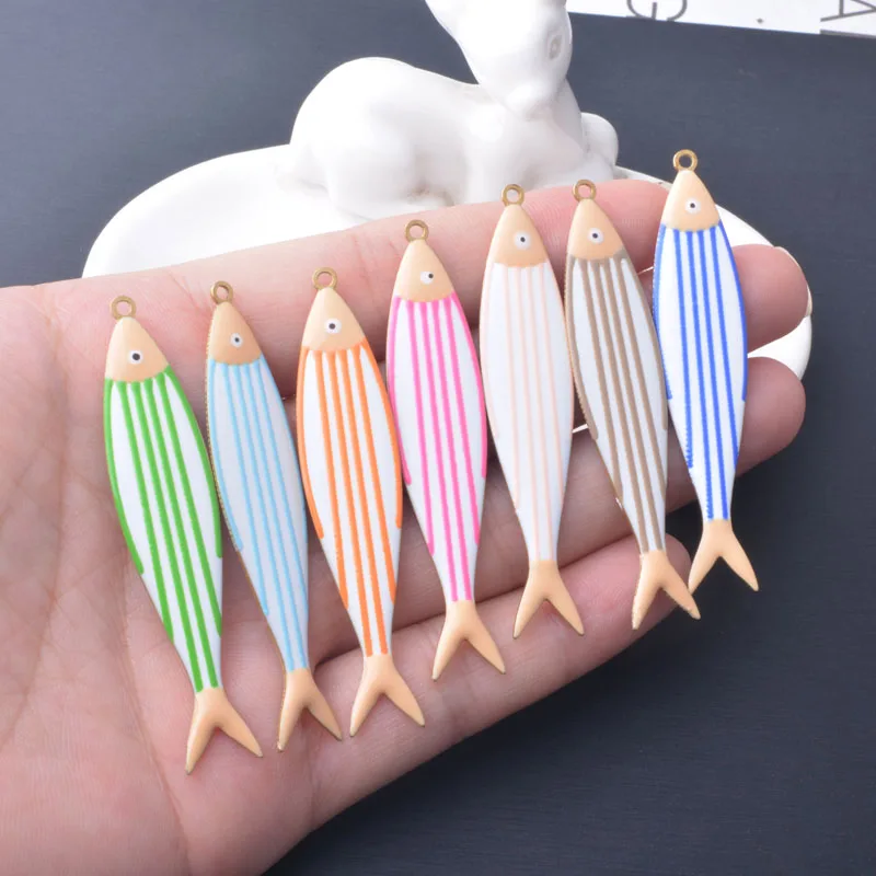 2 Stücke Meereslebewesen Langer Fisch Bunter Anhänger Kupfer Beidseitig Emailliert Große Fisch-Charms DIY Schmuckzubehör – Detail 3