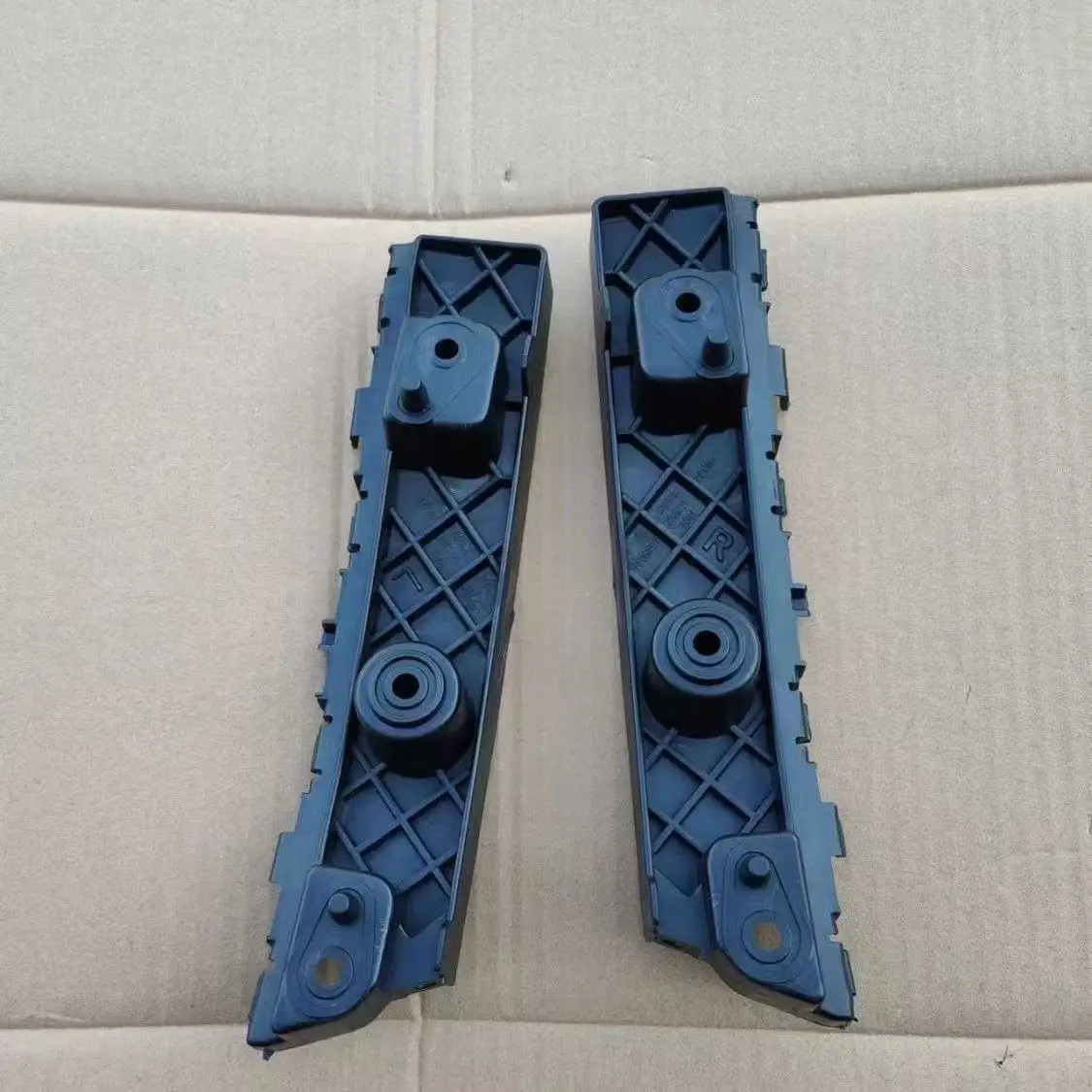 1pcs Bumper installation bracket, front bumper bracket for Changan F70 Hunter pickup truck