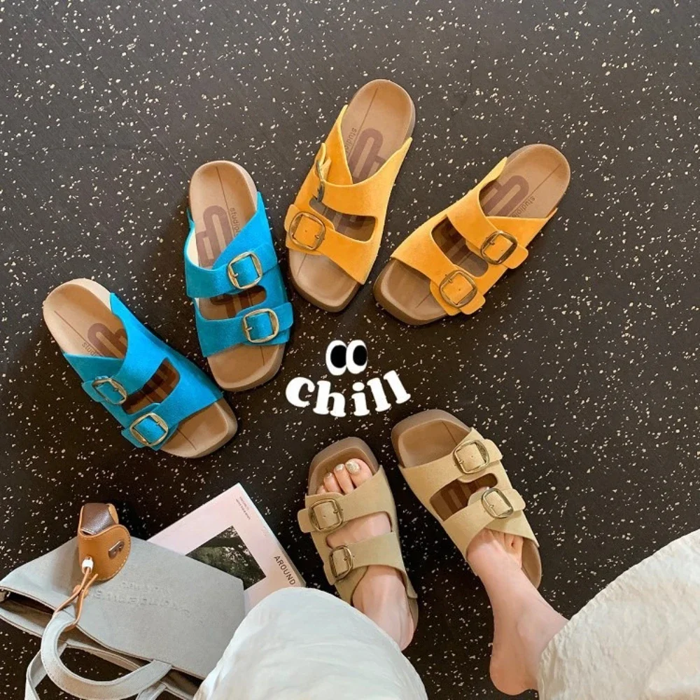 

Летние женские сандалии на плоской подошве с прямым ремешком и квадратной пряжкой на толстой подошве, которые можно носить на улице и пляжные тапочки.