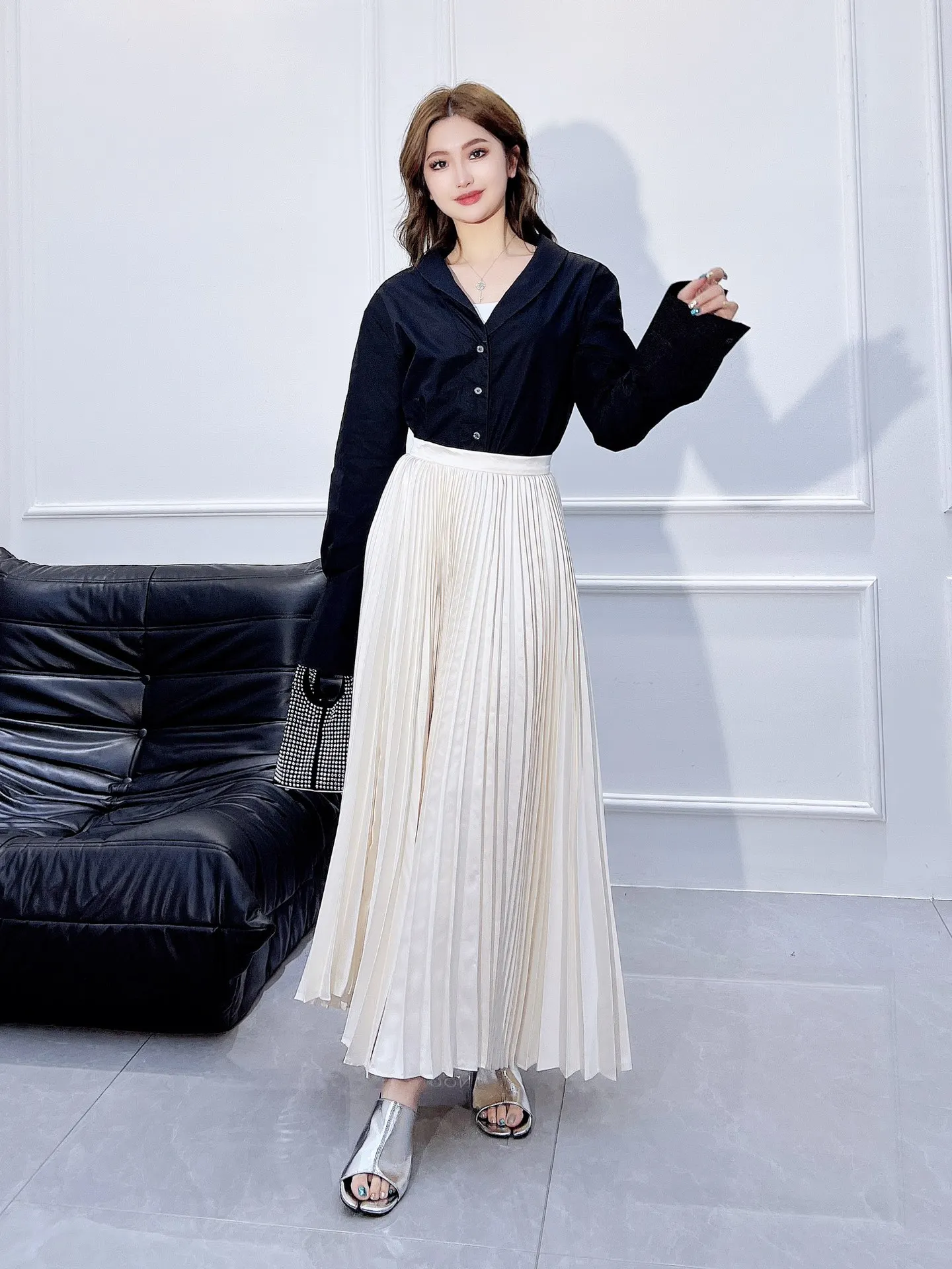 

2024 Spring/Summer New Women's WearClassic Elegant Solid Color Pleated Satin Large Swing Dress 0314