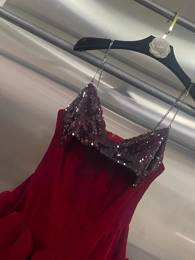 DFDG فستان نسائي 2025 ترتر أحمر بدون ظهر بحزام سباغيتي مرقع مخملي عالي الخصر فستان سهرة للربيع والصيف #4