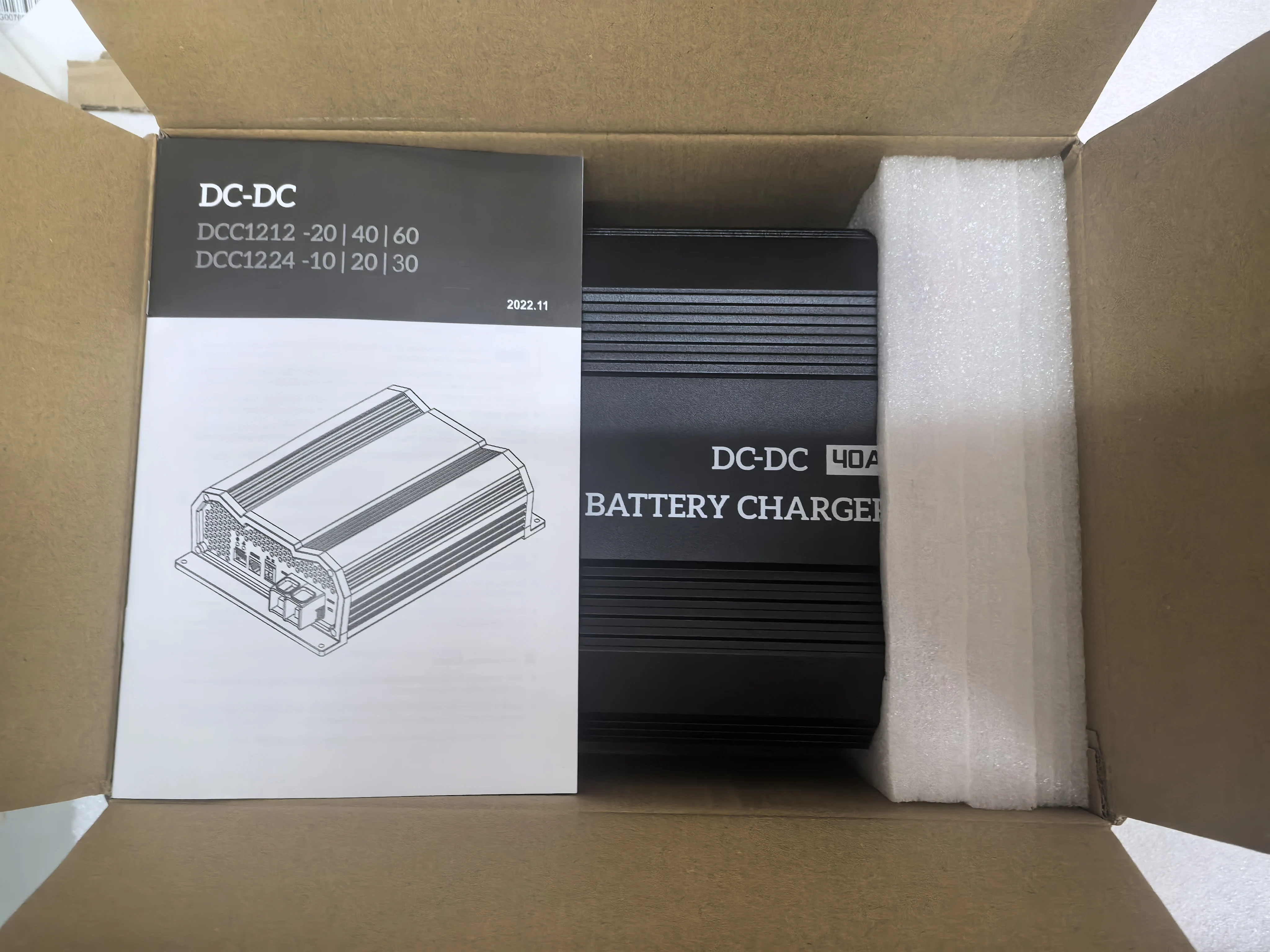 EV / RV / Camper car battery Charger DCDC 12V 20A 40A 60A Lead acid/Lithium/LiFePO4 Battery Charger 12.6V / 14.6V/14.7V Battery