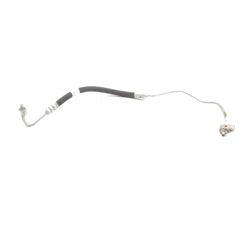 

A2058305702 C180 C200 C300 W205 Трубопровод хладагента подключен к конденсатору в точке разделения.