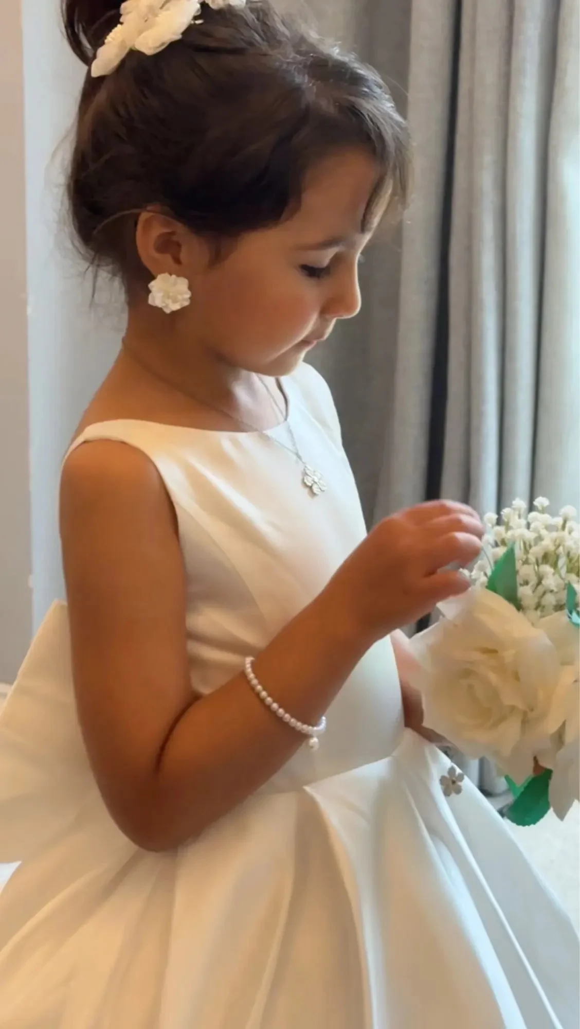 Simply Satin Flower Girl Dresses for Wedding Sleeveless Backless with Bow Kids Birthday Party First Communion Ball Gown Custom