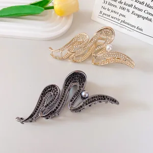 Internet celebrity temperament female star metal hair clip with sparkling diamond wave design, exuding a luxurious and high-end