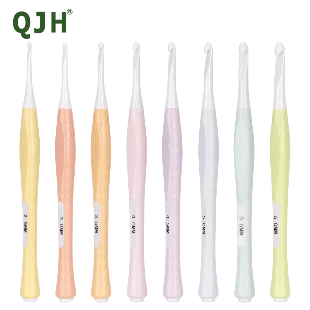 QJH Kunststoff-Häkelnadel-Set in 8. Größen, dunkle oder helle Farben (2,5 mm–6 mm), ergonomische Häkelnadeln mit Etui für arthritische Hände