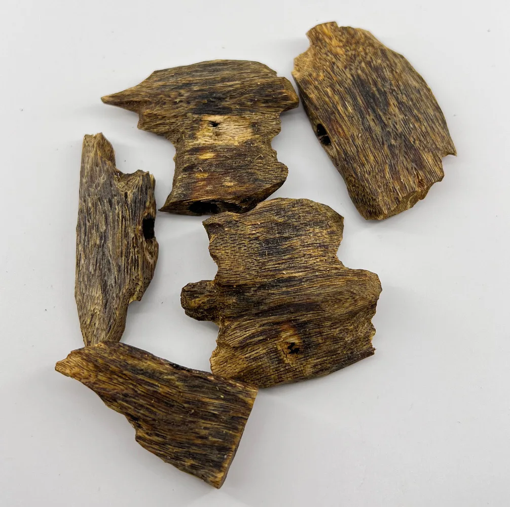 100g البخور الطبيعي Lot High Grade Natural Vietname Sinking Small Oud Chip Underwater Wood Oud Full Resin Free Shipping