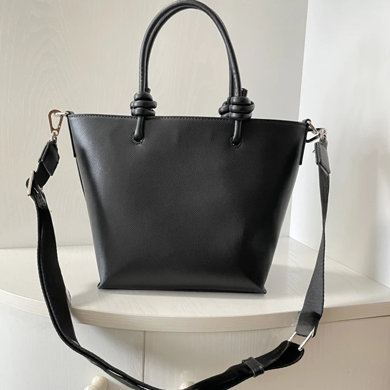 2024 bolsos de lujo europeos y americanos B bolso de hombro simple de moda portátil bolso de mujer elegante y exquisito