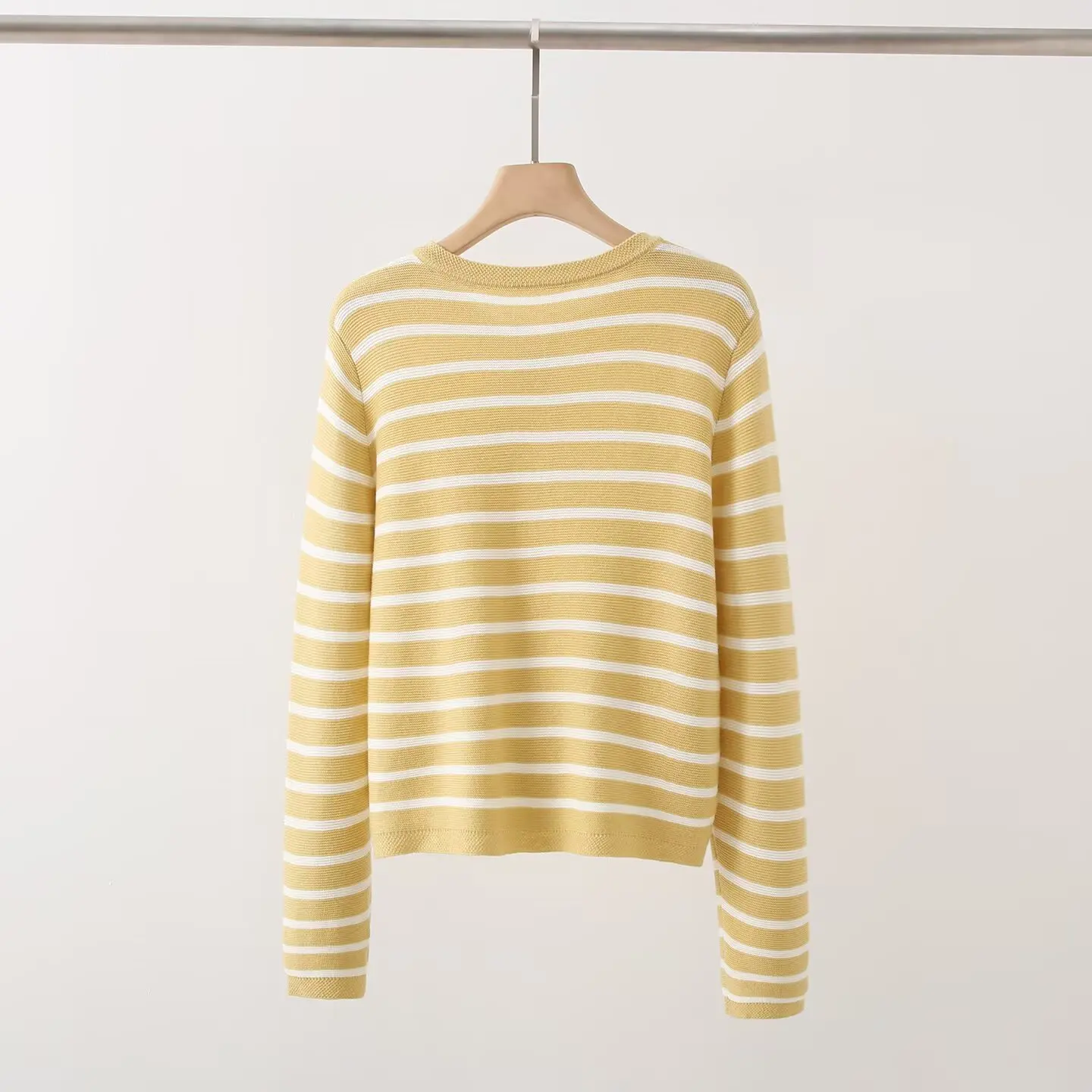 패셔너블한 스트라이프 니트 긴팔 여성 아우터웨어 2025년 가을 슬림 디자인 다용도 오픈 가디건 출퇴근 스타일