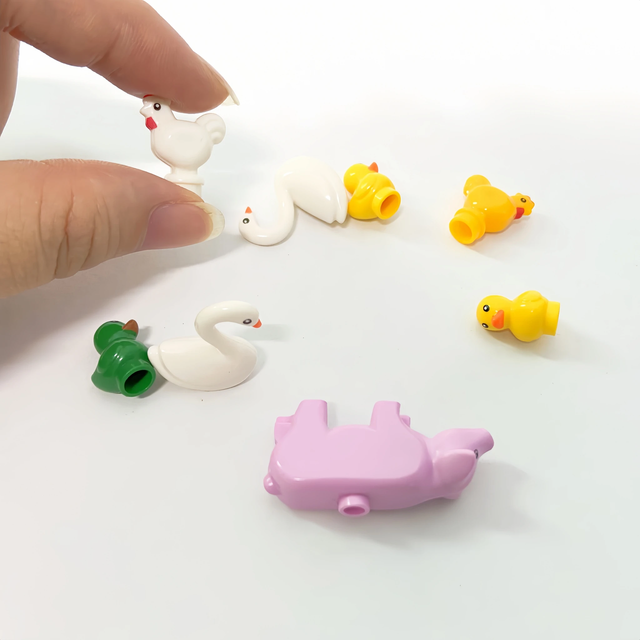 8pcs Farm Animals Building Blocks DIY Toys Small Size Animals Swans Roosters Ducks Pig Model Kit Practical Blocks Accessories