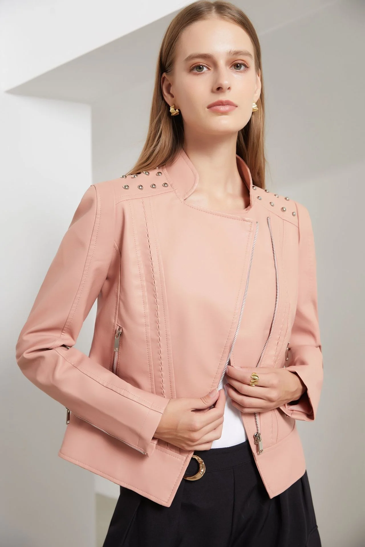 Chaqueta de cuero con cuentas para mujer, abrigo fino de manga larga con solapa, estilo europeo, Otoño, 2024