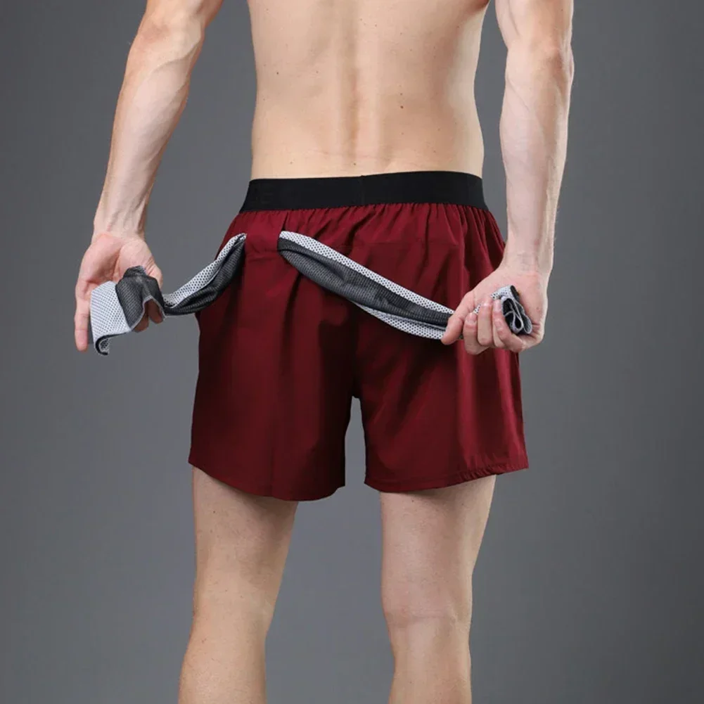 

Светло-серые дышащие шорты для бега. Удобные спортивные шорты для тренировок. Подходит для осени. Подходит для весны.