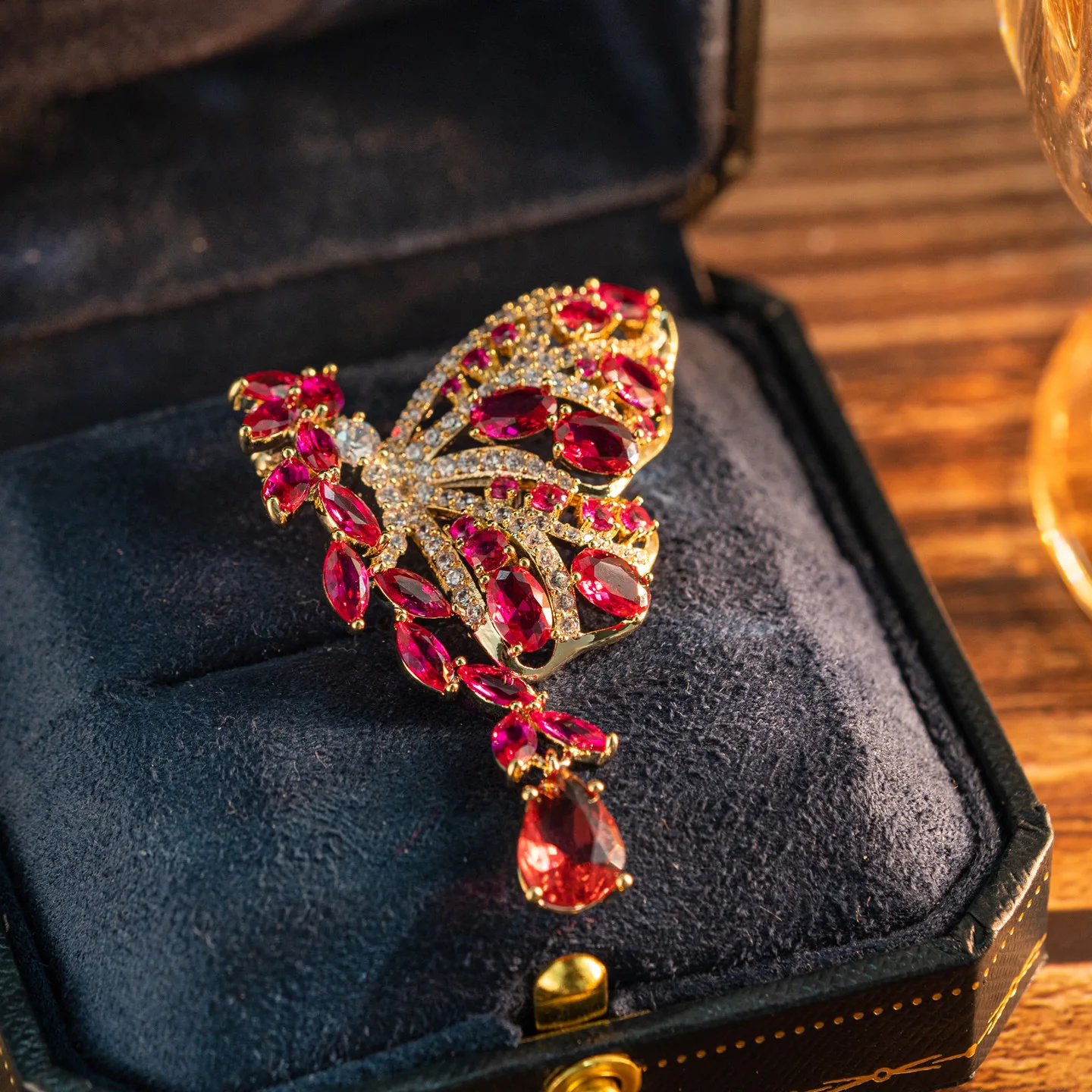 

Original Design Luxury Water Drop Gemstone Butterfly Brooch, High-end Suit Pin Accessories, New Autumn and Winter Jewelry Gift