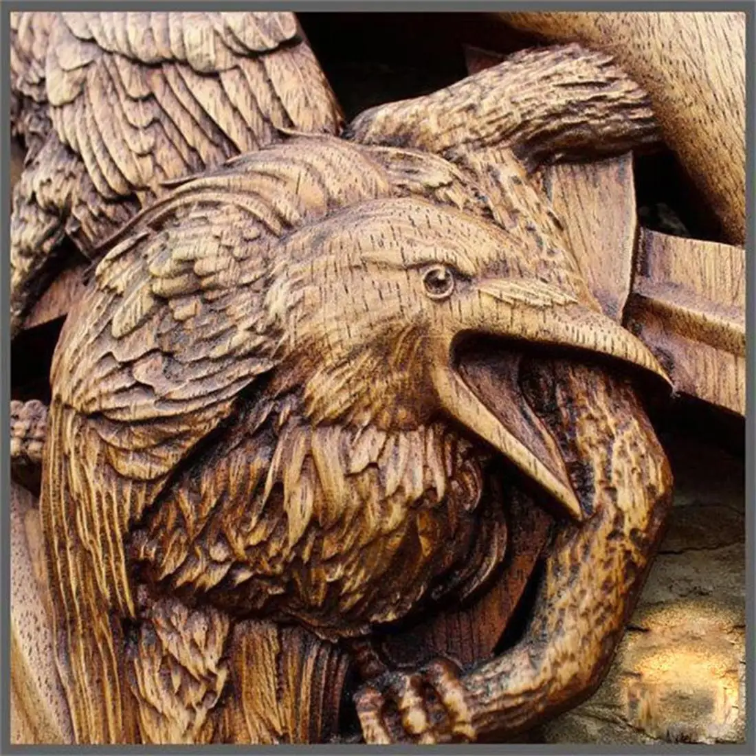Resin Crow on the Ground Handicraft Norse Pagan Gods Carving Heathen Rune Wall Hanging Pendant Garden Yard Decoration Statues