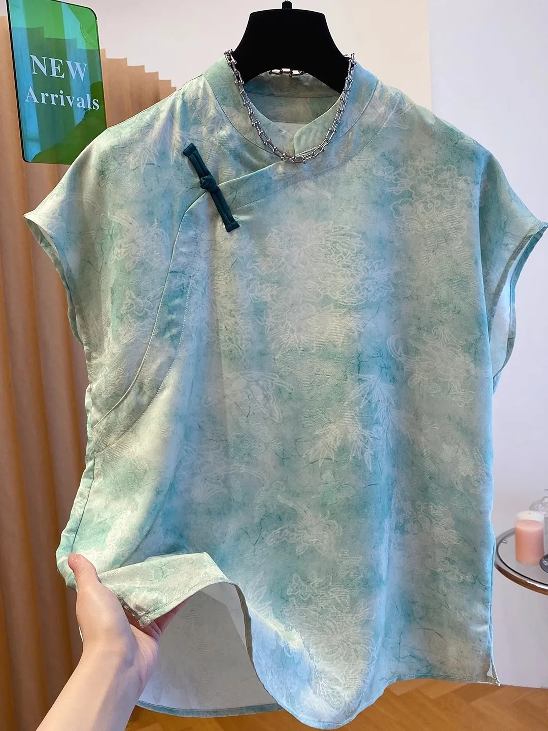 

New Chinese Sle Women's irt Large Size Improved Beautiful Small Flng Sve irt Embroidered Floral Design