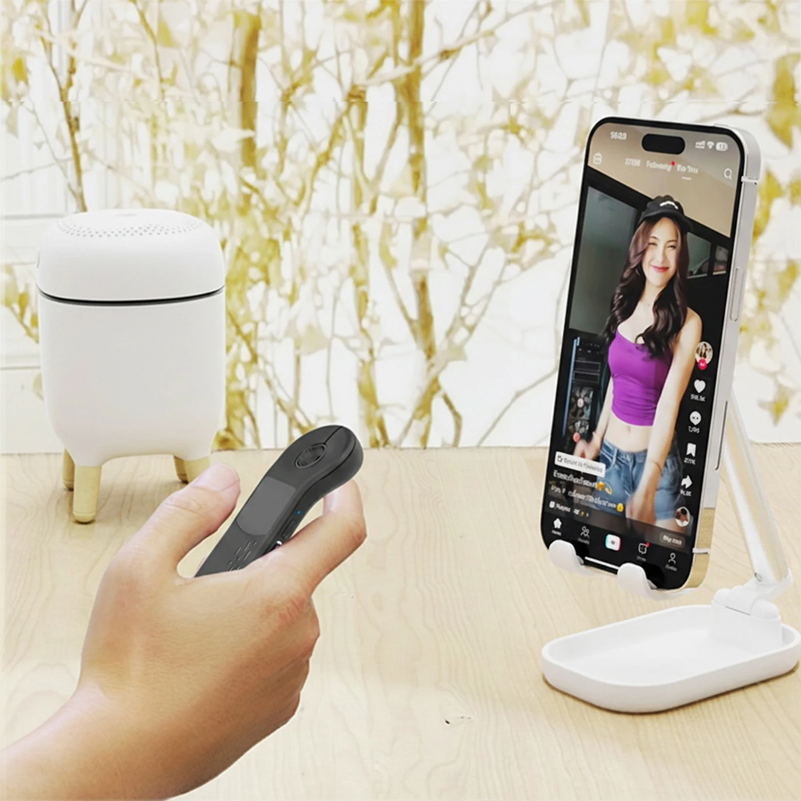 BT5.3 2.4G Wireless Remote Control Type-C Charging Page Turning Controller Remote Control Presenter for PowerPoint/Tablet/Camera