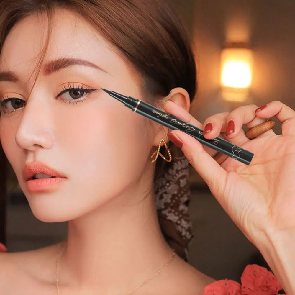 New Long Lasting Waterproof Black Eyeliner Quick Drying No Smudge Liquid Eyeliner Pen Smooth Cosmetic Matte Eye Liner Women