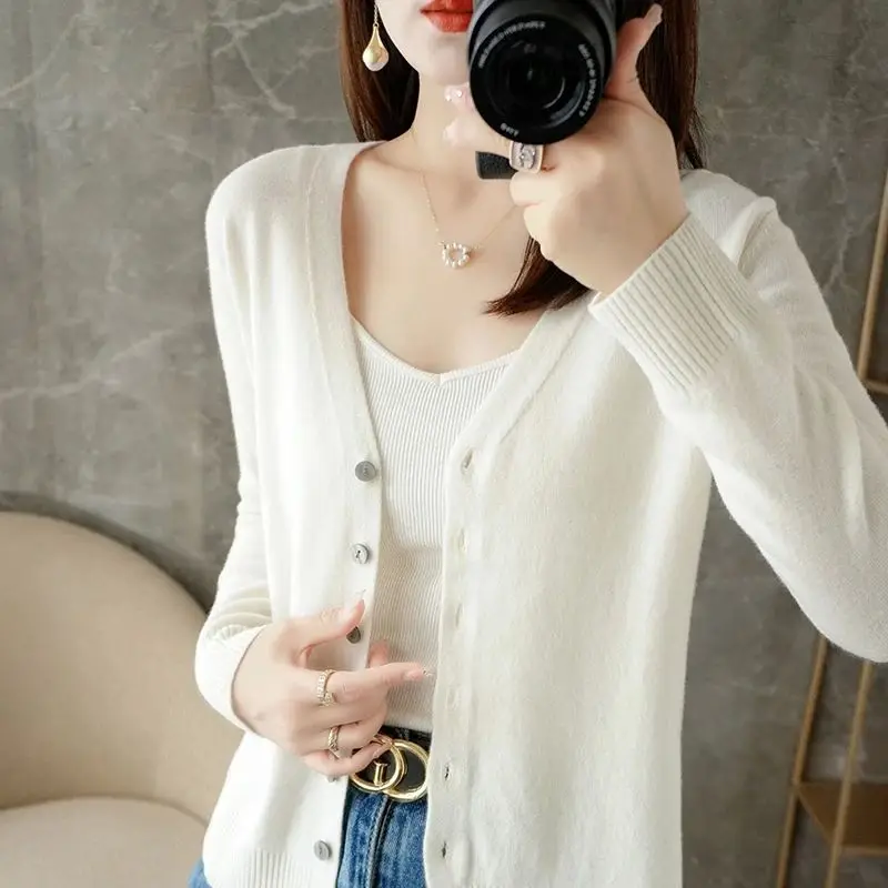 新作Vネック小さめフレア風レディースゆったりスウェット春2025ニットウェアファッショナブル快適ソフトタッチトップス