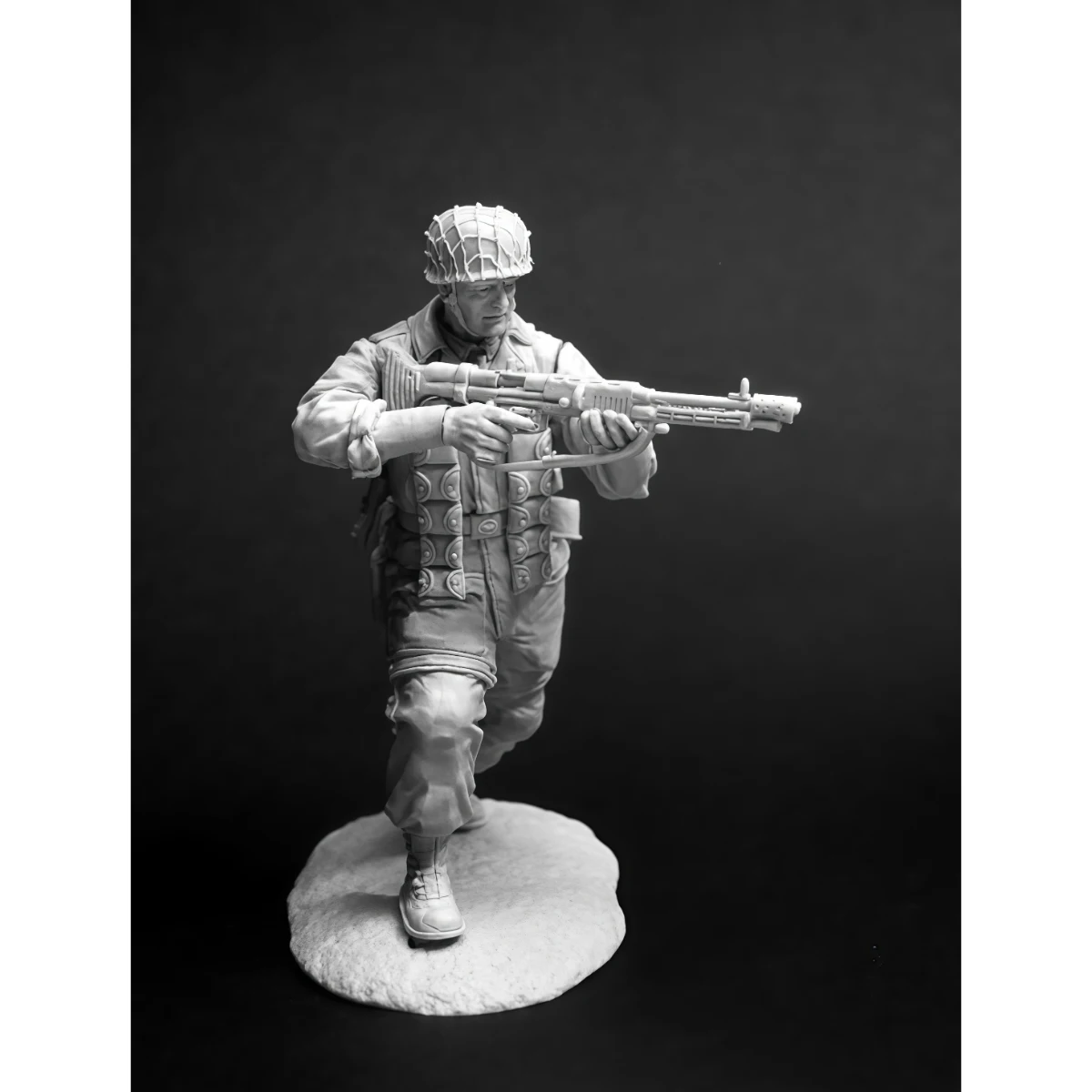 

54mm Resin Unpainted Model Kit, Military Theme, German Paratrooper (2 Heads Optional) Unassembled and Unpainted GK, 1660R