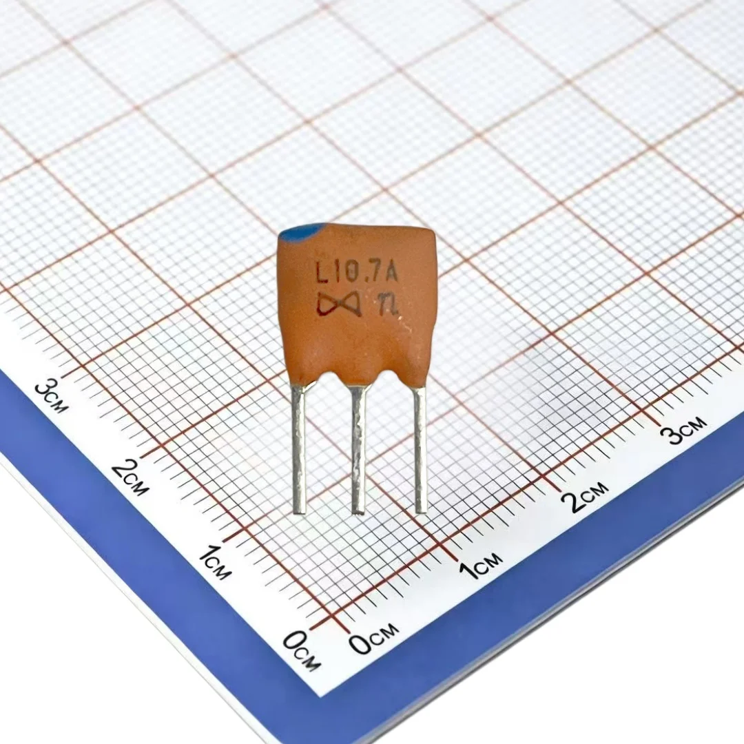 50pcs/new blue dot LT10.7MA5 ceramic in-line 3-pin crystal oscillator 10.7MHZ 10.7M L10.7A ceramic oscillator