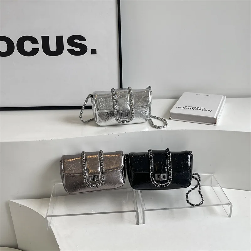 

2025 Mini Silver Underarm Bag, Women's Luxe Crossbody Purse, Chic Day to Night Shoulder Bag, Textured Sling Bag, Minimalist Top