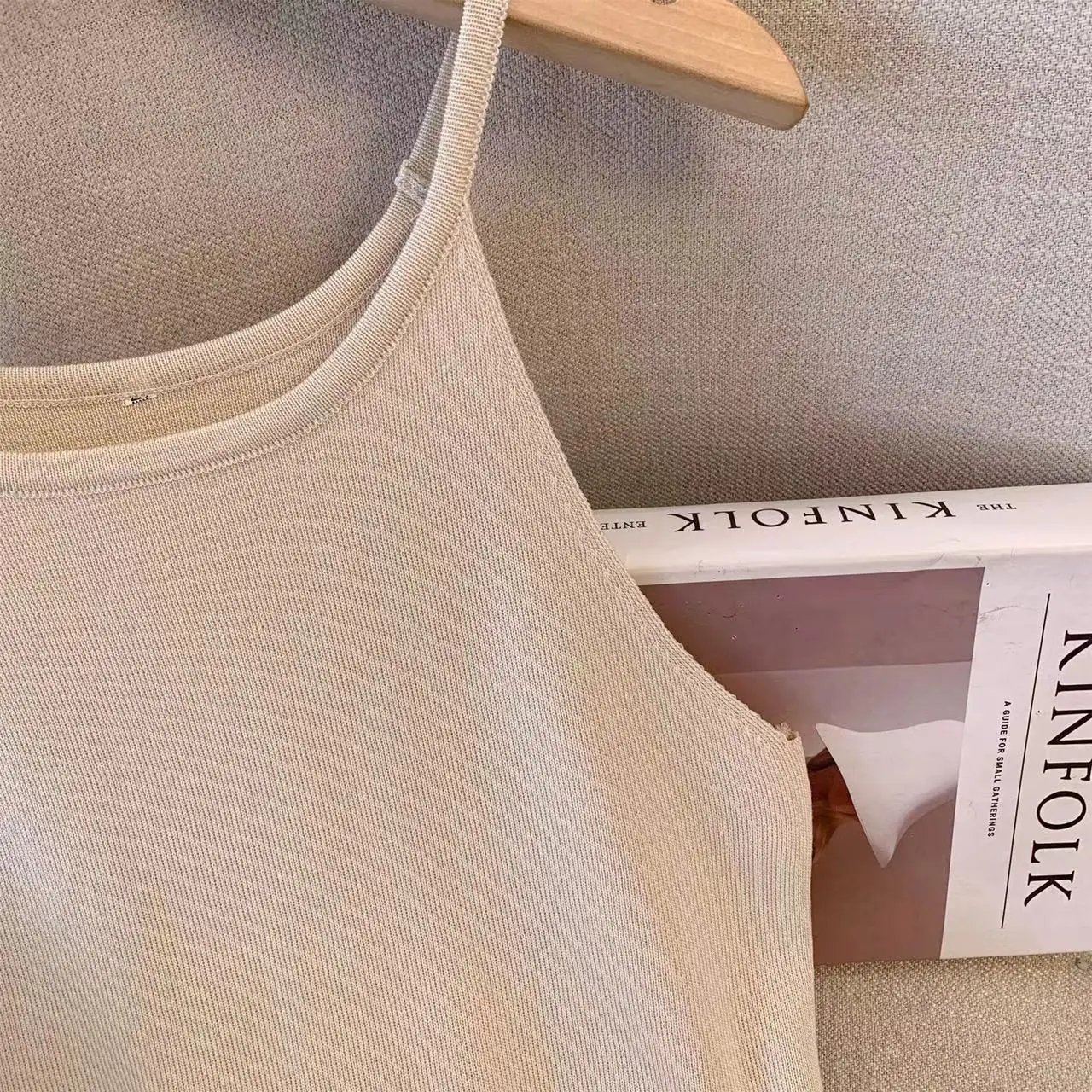 Robe longue à bretelles brillantes pour femmes, taille élastique, tambour mince, solide, document, licou, mode, nouveau, été, 2024