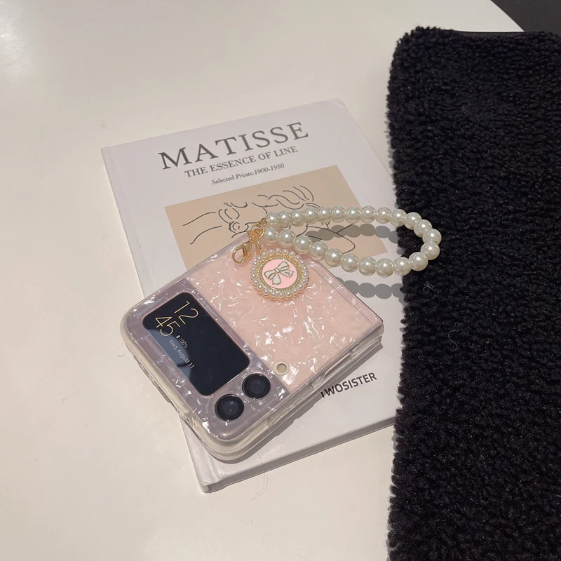 

Fashion Bowknot Pendant Portable Pearl Hand Chain Shell Pattern Phone Case Cover For Samsung Galaxy Z Flip 4G 4 3 Flip3 Flip4 5G
