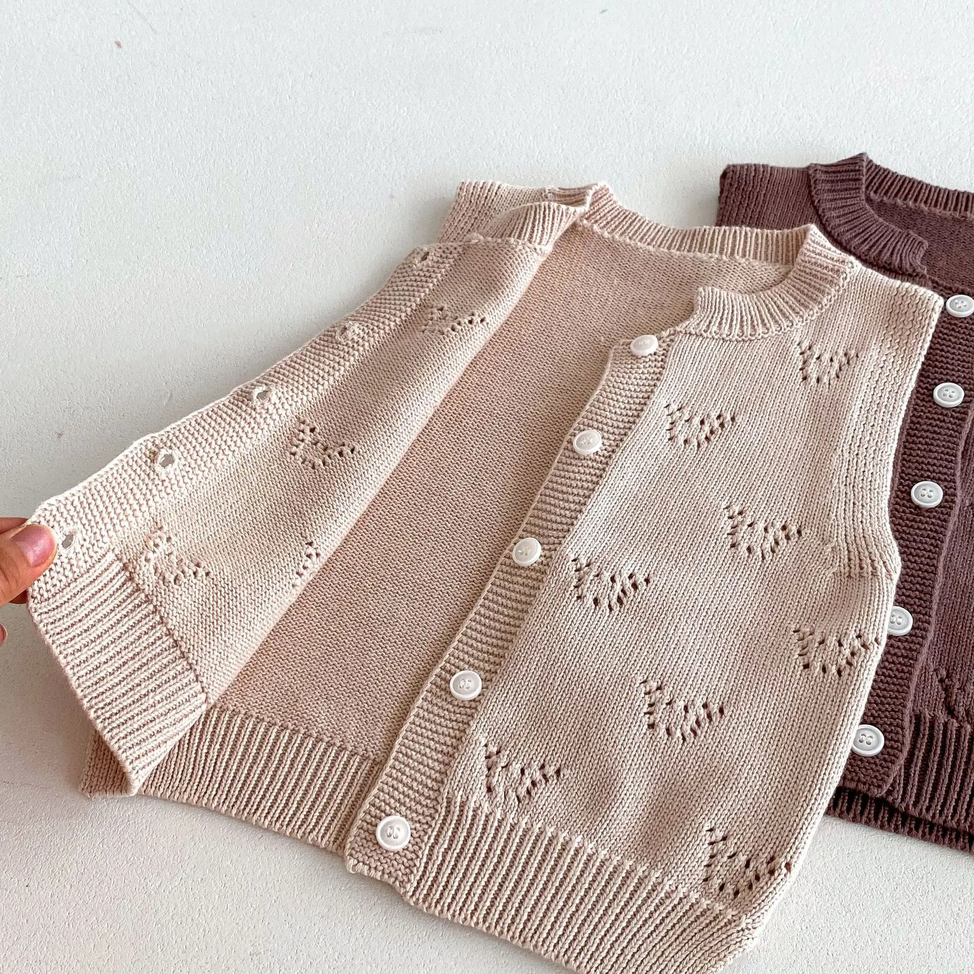 2024 Autumn New Children Knitted Vest Solid Sleeveless Coat Boys Girls Hollow Out Vintage Knitwear Kids Casual Sweater Cardigan