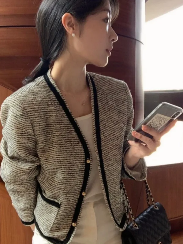

Retro Korean Sle Tweed Stripe ort Jaet Women's Faionable Ele Autumn New Arrival Button Closure Ladies Top
