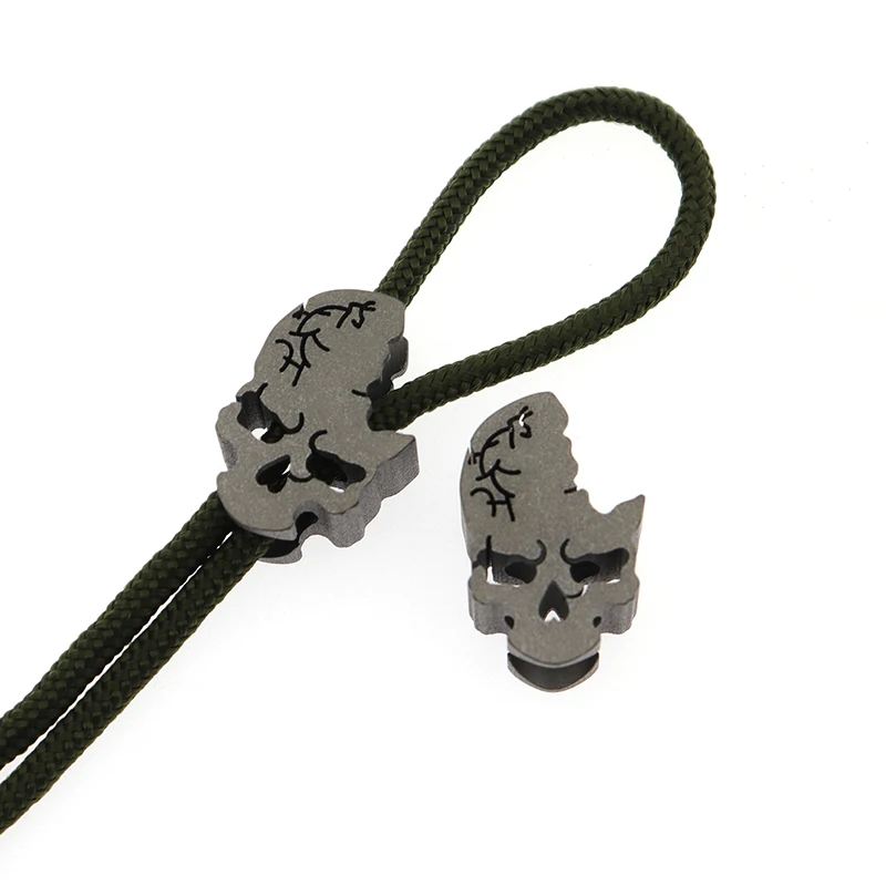 Titanium Alloy Skull Head Pendant Buckle Tool Outdoor DIY Paracord Pendant