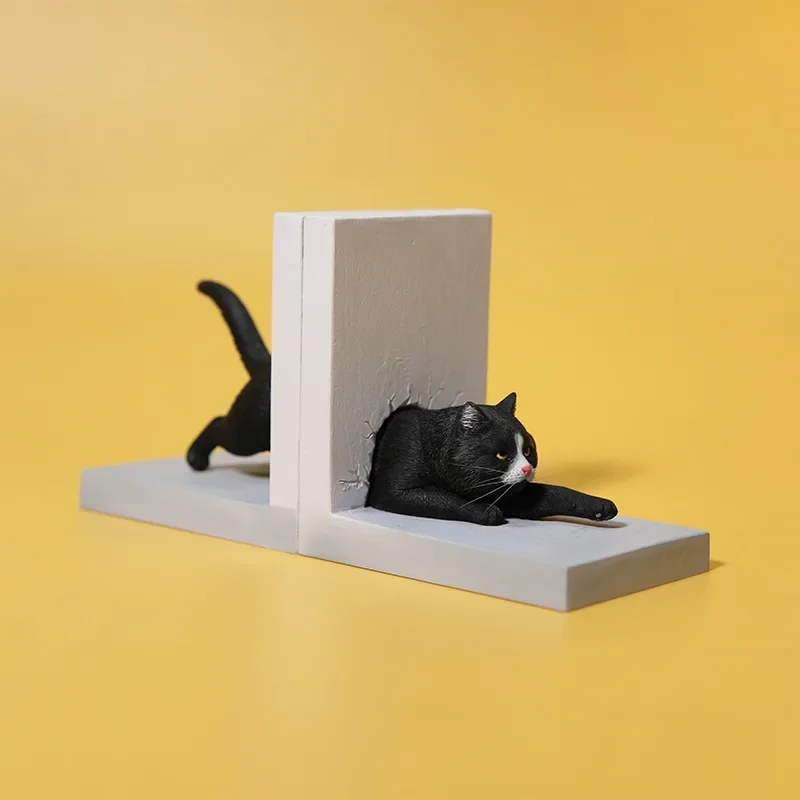 Through the wall cat, creative funny cute pet cat desktop scene ornament tide play peripheral figures