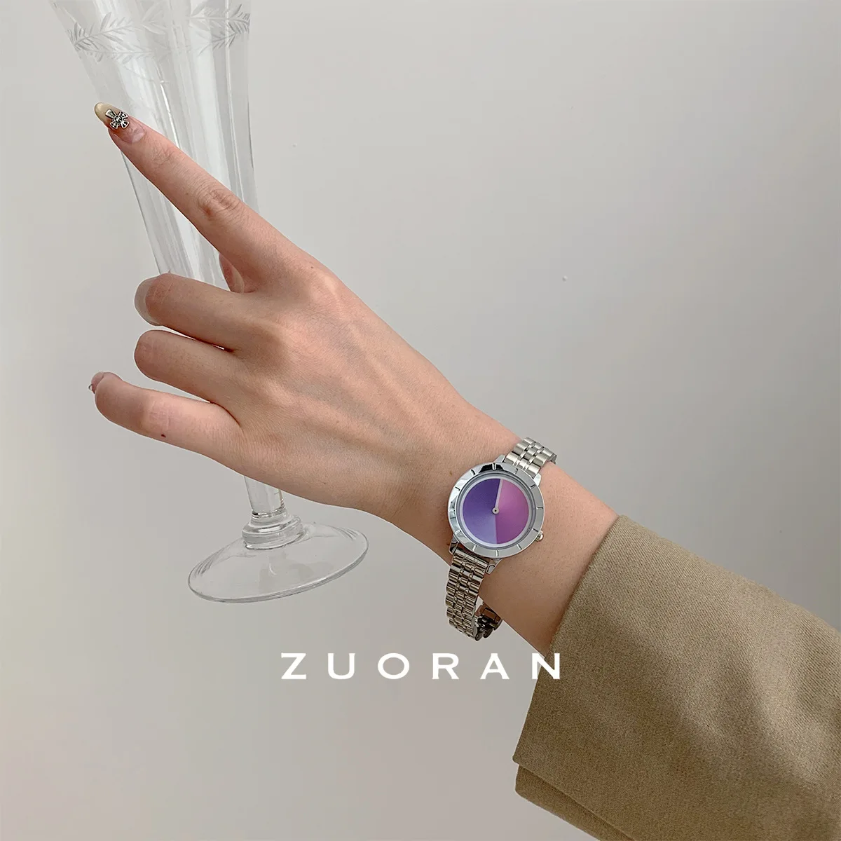 New exquisite women's watch, gradient purple, sophisticated, light luxury, fashionable and casual quartz watch.