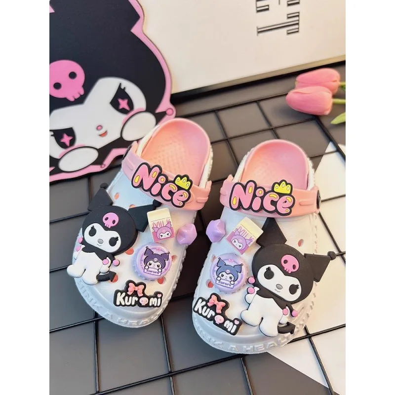 

MINISO Sanrio аниме Hello Kitty Kuromi обувь аксессуары с героями мультфильмов нескользящие тапочки с отверстиями женская верхняя одежда летние плотные девушки Sa