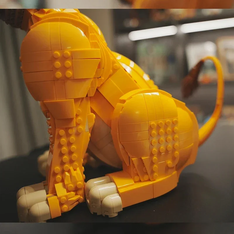 مجموعة مكعبات بناء جديدة لعام 2026 مكونة من 1445 قطعة، طراز 43247، نموذج الملك الأسد، ألعاب شخصيات حيوانية للأطفال والكبار، هدايا أعياد الميلاد والكريسماس