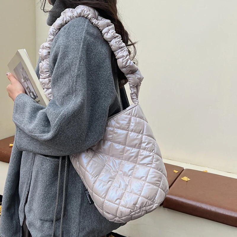 

Minimalist Lightweight Puffer Bucket Bag for Women Large Capacity Quilted Crossbody Bag Cloud-Like Shoulder Purse bolso mujer