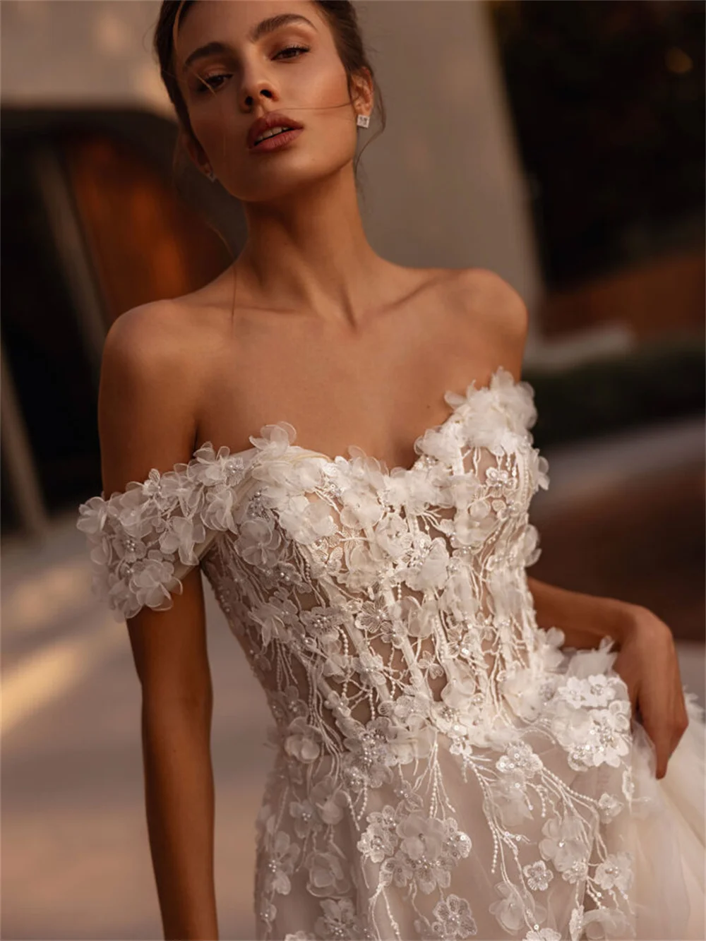 Tokyo Aangepaste witte off-shoulder trouwjurken Mouwloze tule Hofsleep bruidsjurk 2025, A-lijn bruidsjurk met ritssluiting op de rug