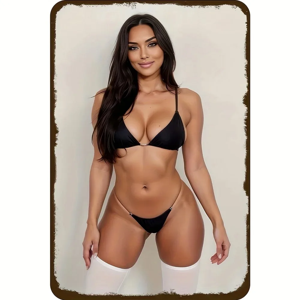 Mujer morena sexy en bikini negro con calcetines blancos hasta el muslo, de pie sobre un fondo beige, imagen metálica 2D plana HD para pared