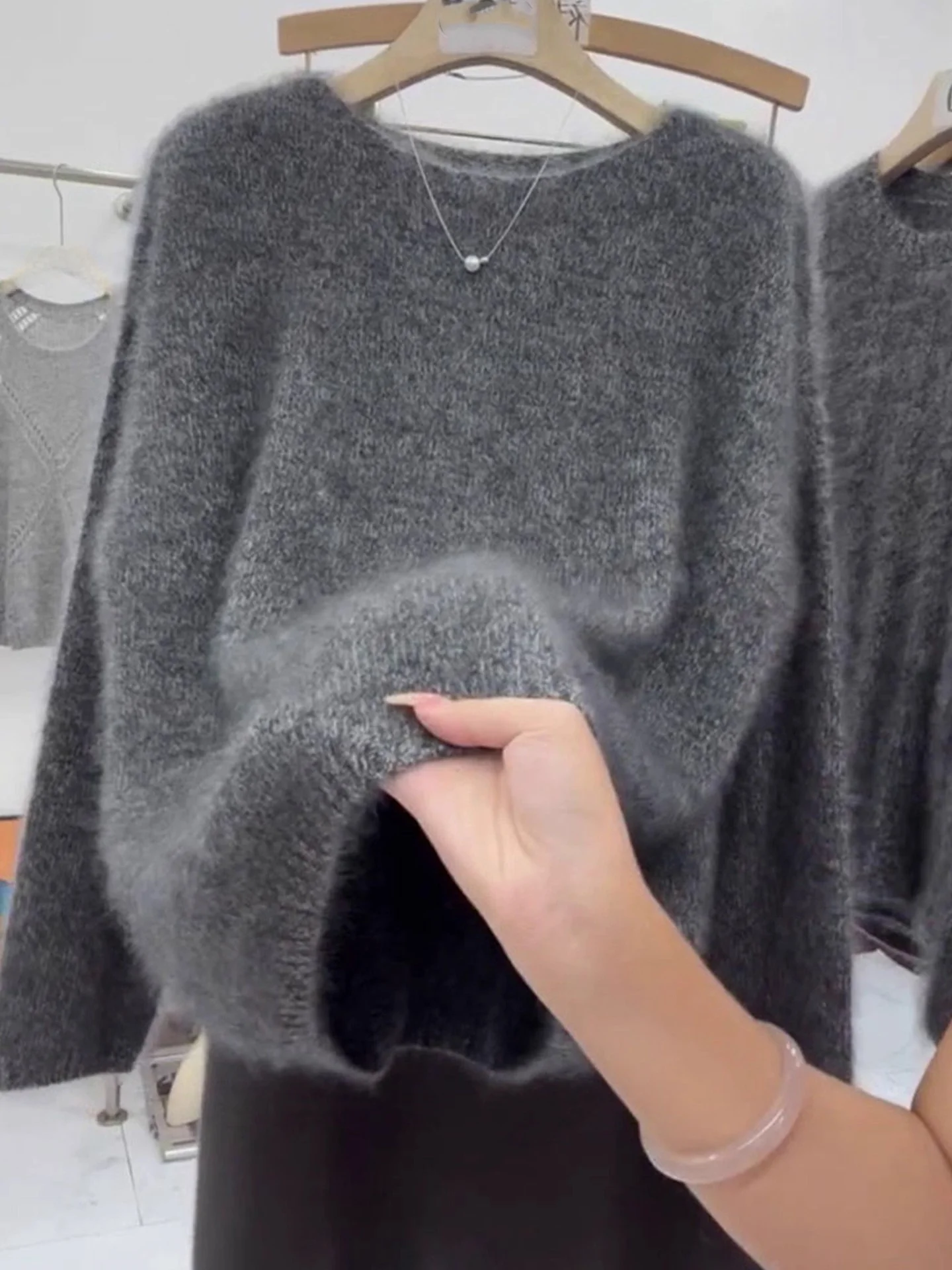 

Мягкий уютный корейский вязаный джемпер большого размера с круглым вырезом для женщин, модный топ с длинным рукавом, универсальный зимний свитер в стиле кэжуал