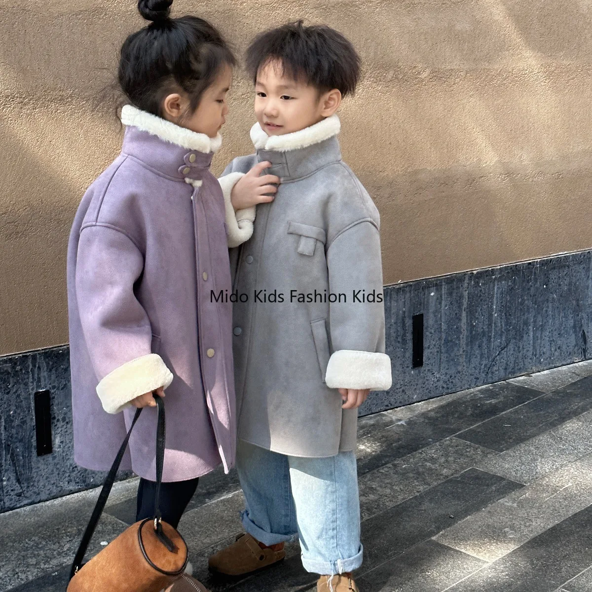 Children's fur-lined coat  boysgirls Mid-length cotton-lined winter coat  fleece lining Stylish trim outerwear  children's wear
