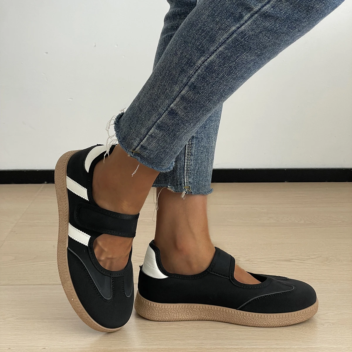 Women's 2026 New Large Size Casual Non-Slip Wear-Resistant Sports Shoes Spring and Autumn Popular Soft Sole Shoes Zapatos Mujer