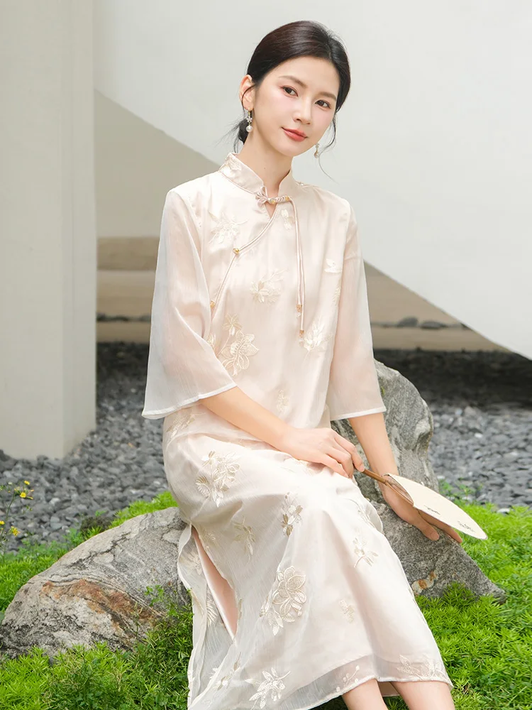 

Новинка Весна-Лето: Длинное ципао в китайском стиле для молодых девушек, вдохновленное национальными тенденциями, ретро-костюм для чаепития.