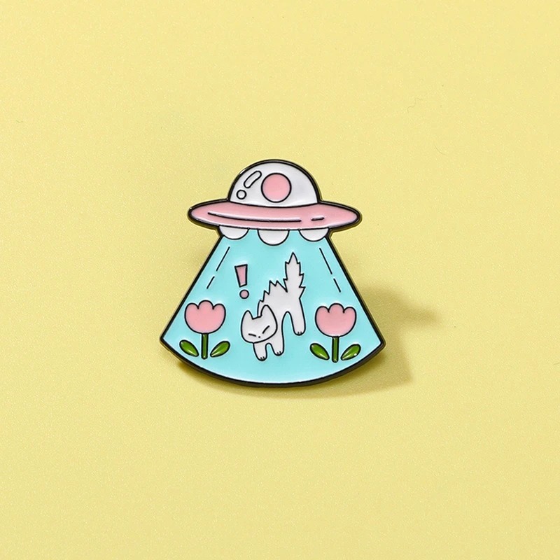 Cartoon UFO Cat Shape Brooch Cute Sweet Style Alloy Pin Badge DIY Clothing Bags Hat Scarf T-shirt Jeans Decoration Accessories