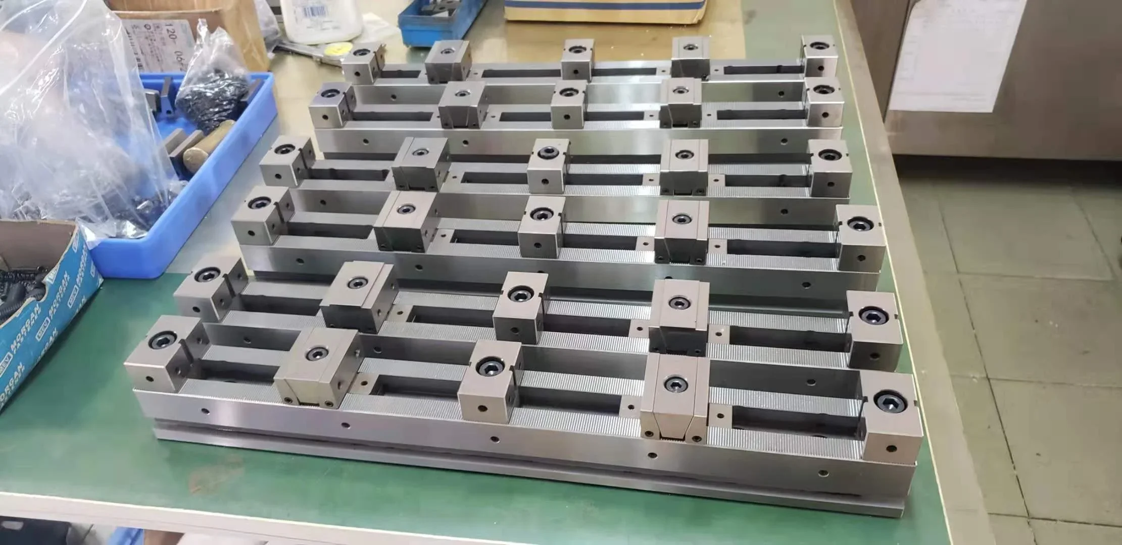 WEICHANG Flexible Line Up Vice/universal Multiple clamp rail vise in row for Cnc machine