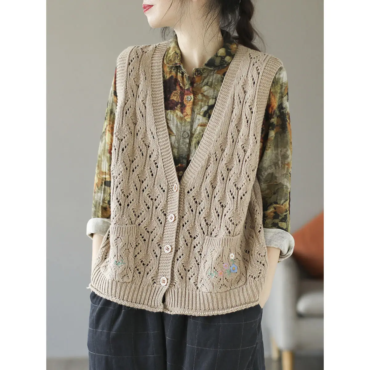 

Spring Artistic Vintage Women's Knitted Hollow out Sweater Vest Embroidered Cotton Wool Blend Loose Fit Online Exclusive