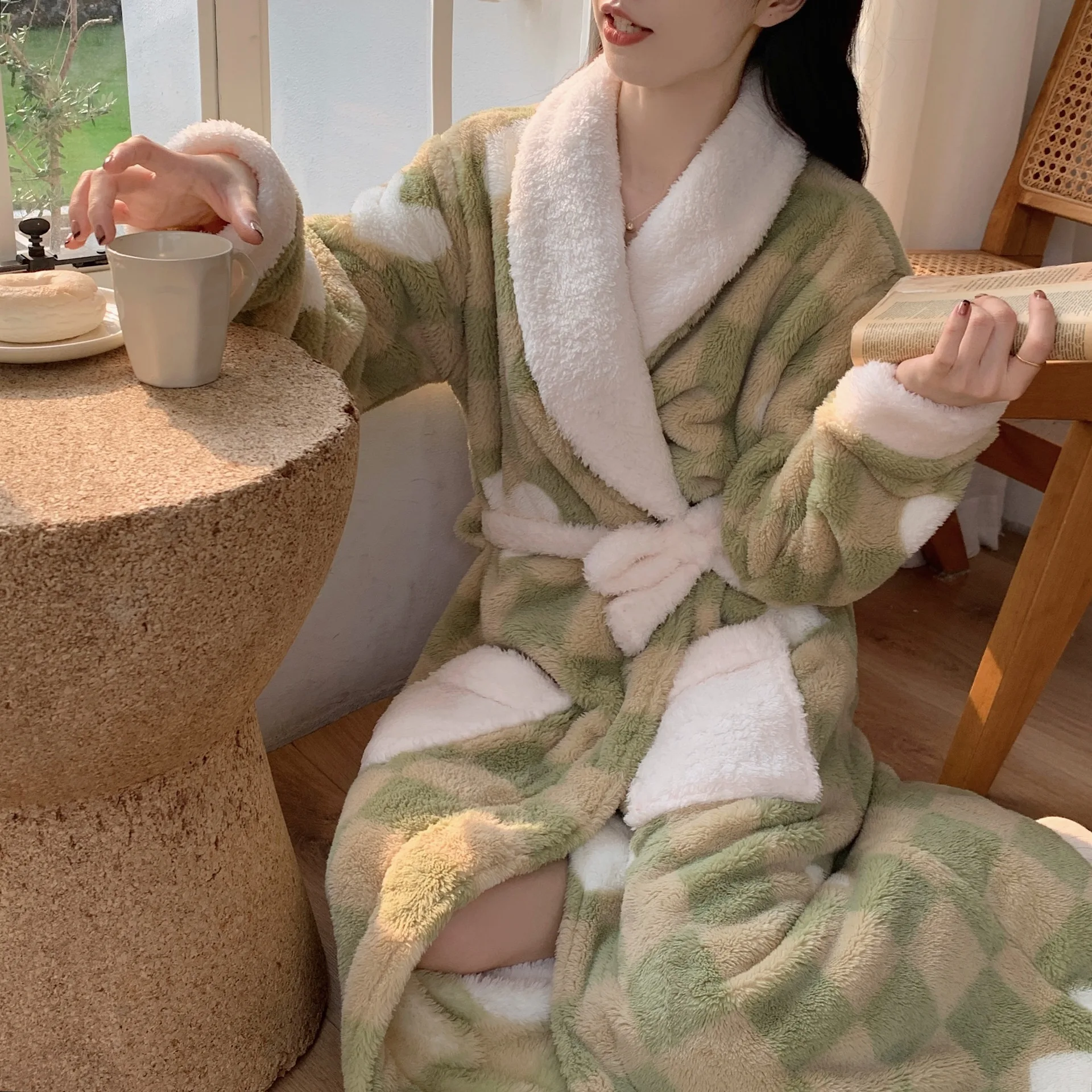 

Thicken Flannel Long Robe Nightwear Printed Bathrobes Women Autumn Winter Coral Fleece Korean Version Simple Nightgown Homewear