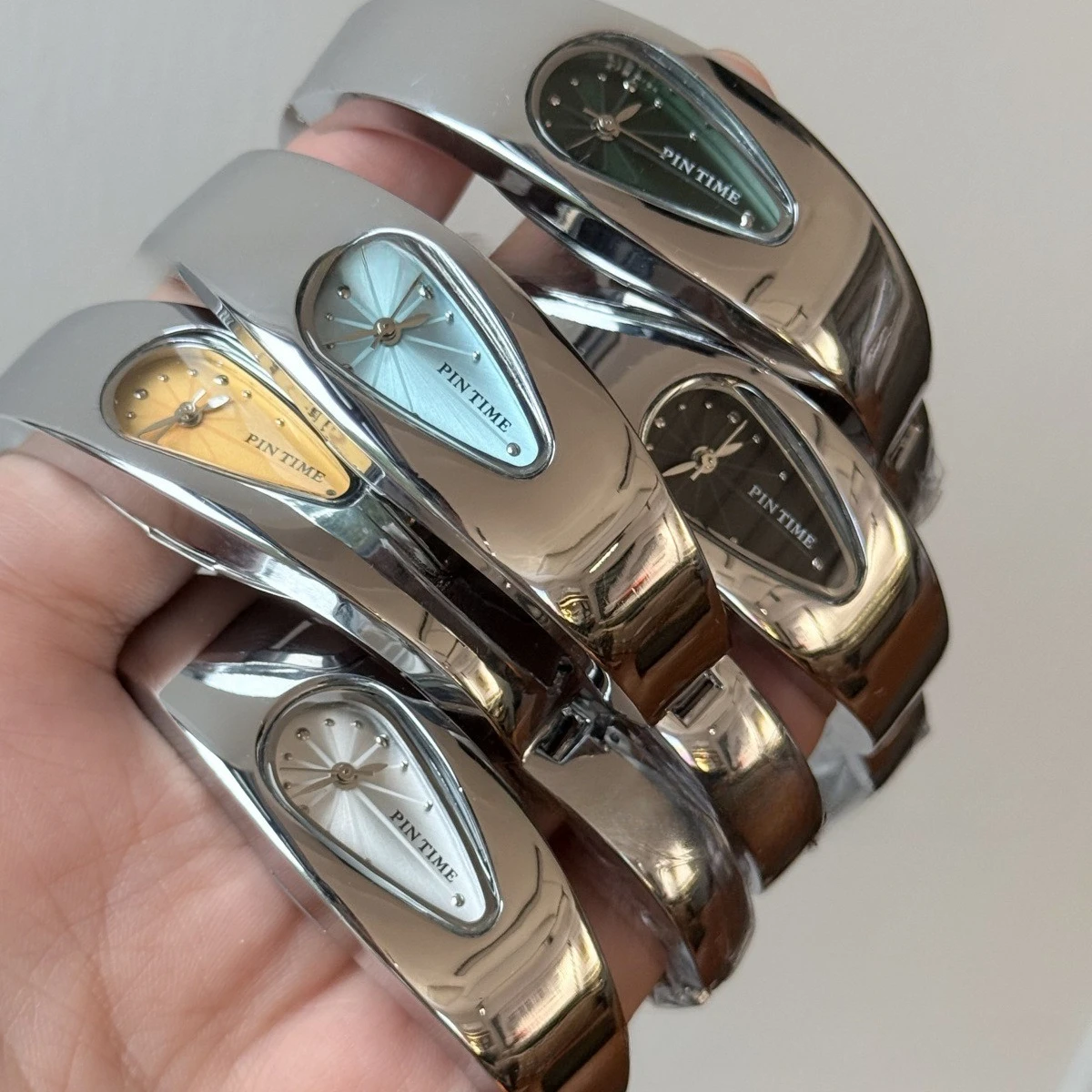 Y2k Teardrop Shaped Bracelet Watch Female Couple Exquisite Light Luxury Senior Sense of Antique Millennium Wind Quartz Watch