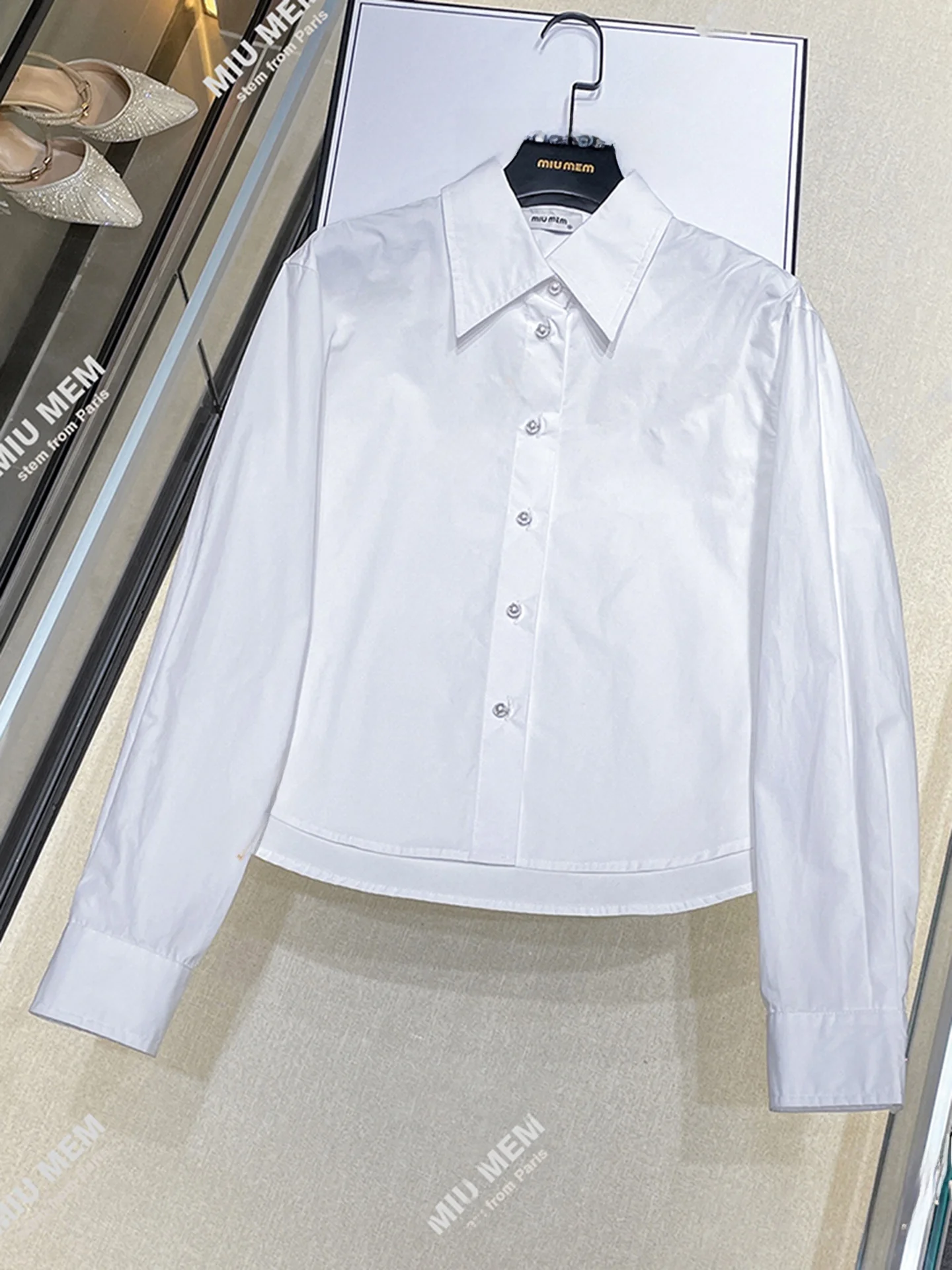 

High-End Women's Casual White Long Sve irt Autumn 2025 New Sle Commute Sle Slim Fit Button Design ort Length
