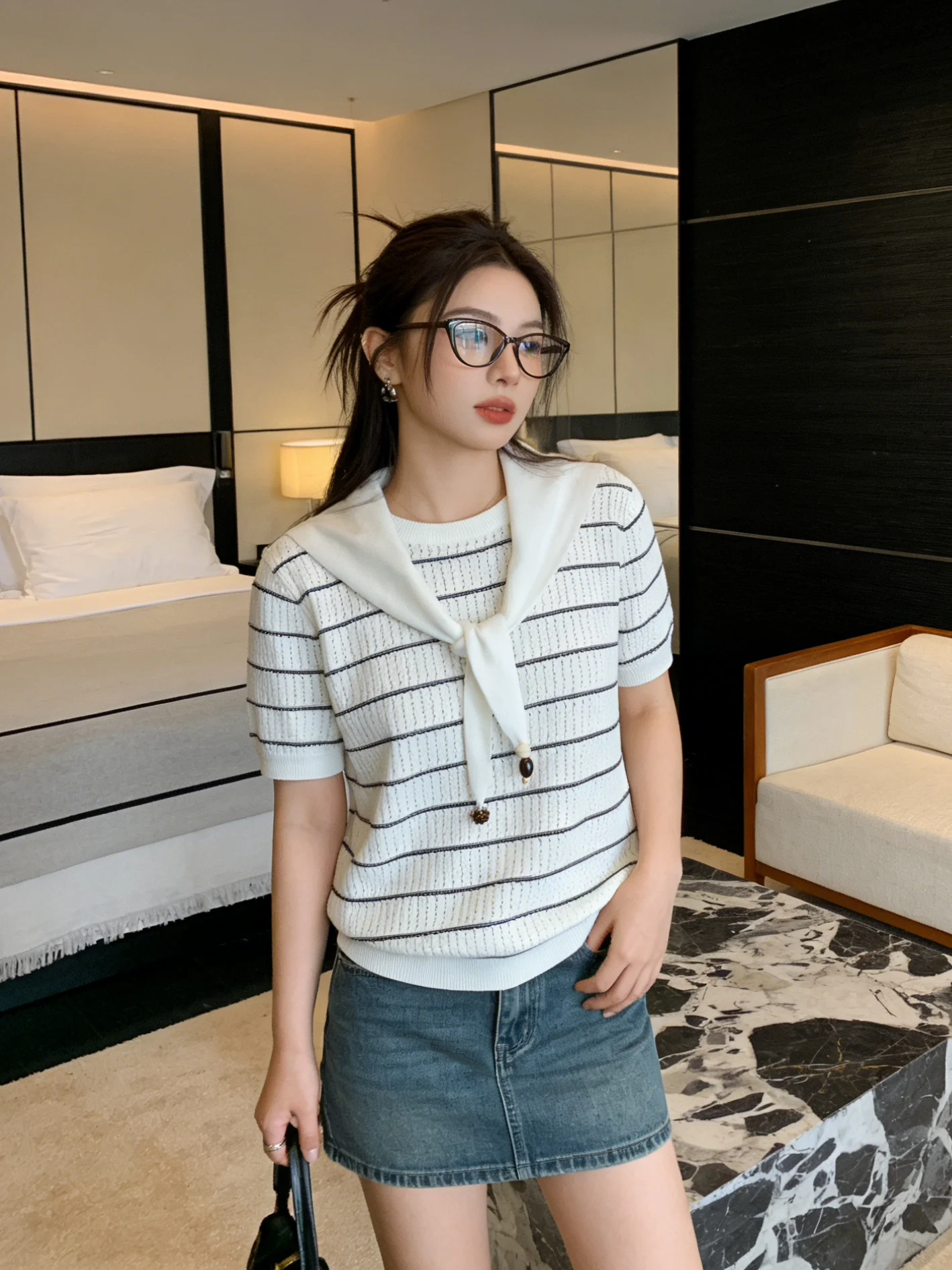 

Spring 2026 White Striped Knitted ort Sve T-irt oulder Design ort Sle Skin-friendly Faionable Korean Loose Fit...