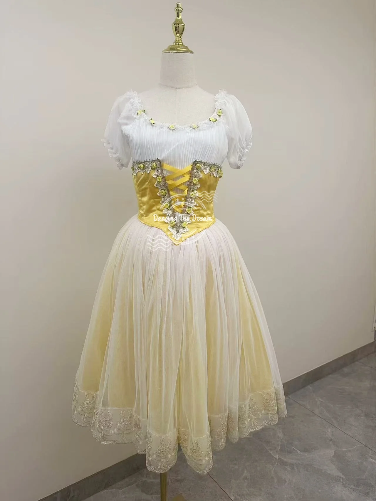 

Chic White & Yellow Dress with Puff Sleeves and Golden Corset Yellow & White Tulle Dress with Golden Corset and Floral Details